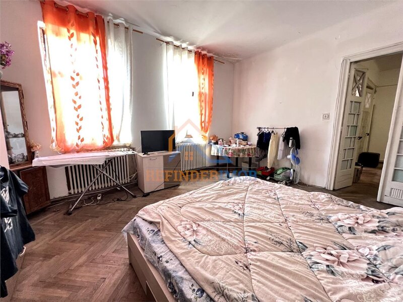 Unirii - Mircea Voda Vanzare apartament in Vila 5 camere 156 mp